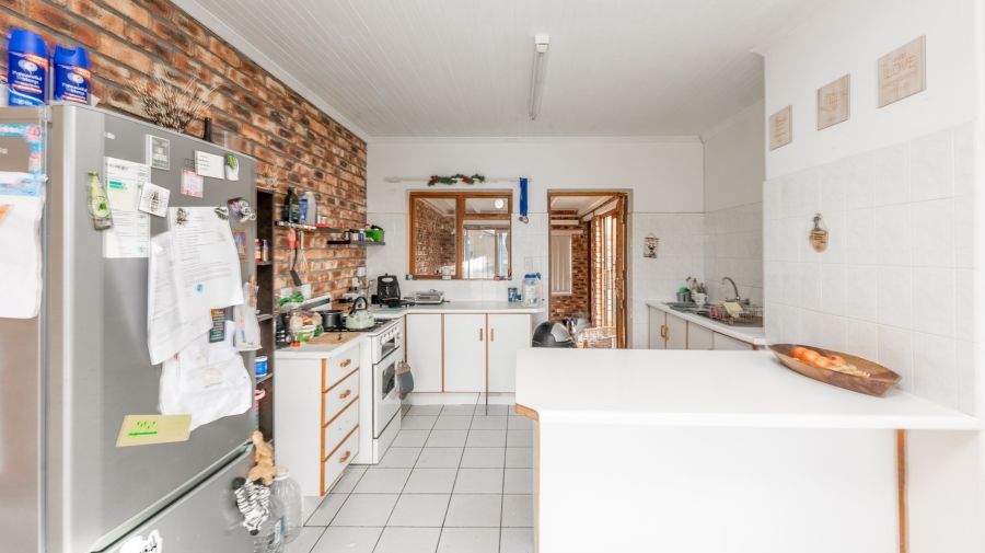 To Let 3 Bedroom Property for Rent in Struisbaai Western Cape